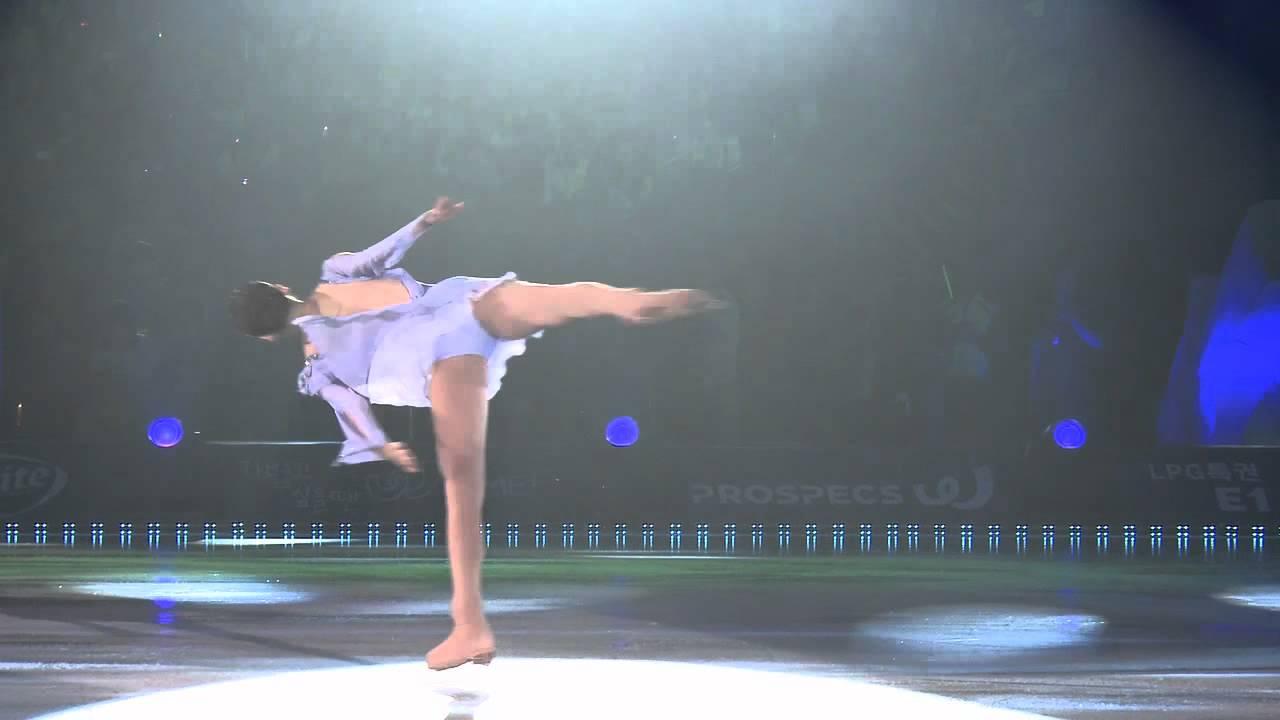  - FIGURE SKATER