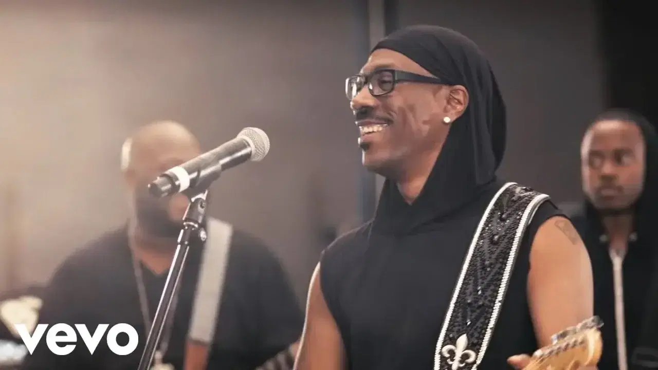 Red Light ft. Snoop Lion - Eddie Murphy