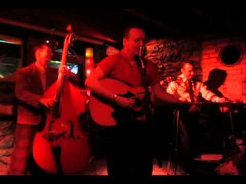 Howlin' - Lobo Jones