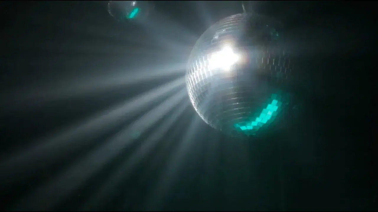 Everywhere  - Chris De Multifunkshun
