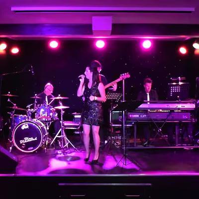 Bata Bone - Famous Blue Diamonds Band