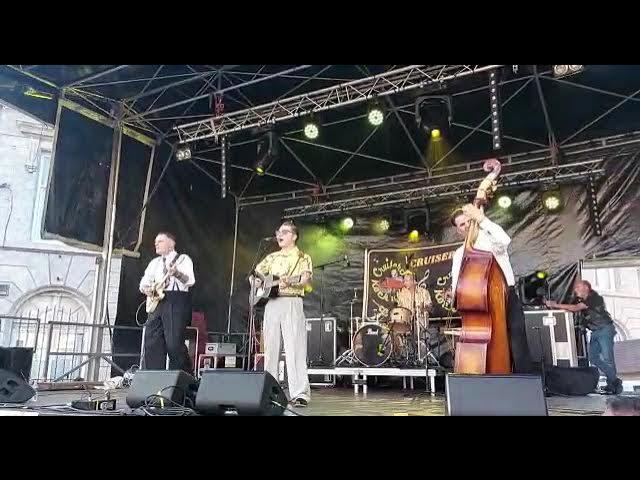 Howlin' - Lobo Jones