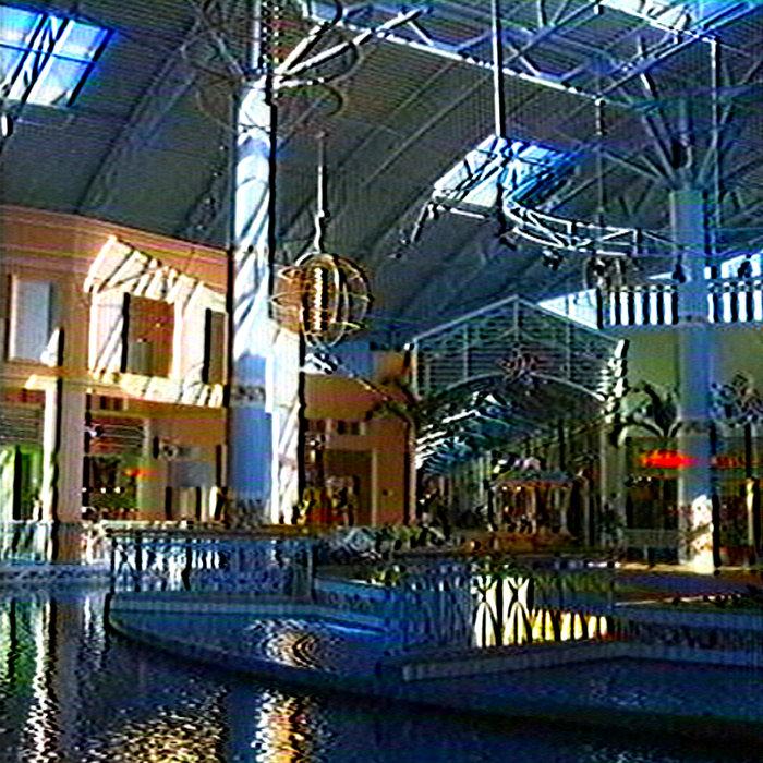 Aquatic Galleria - platinum towers, ホテル shampoo, & midnight première