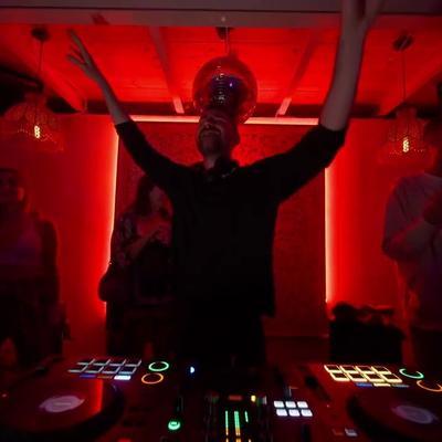 Back To The Club - Niv Ast