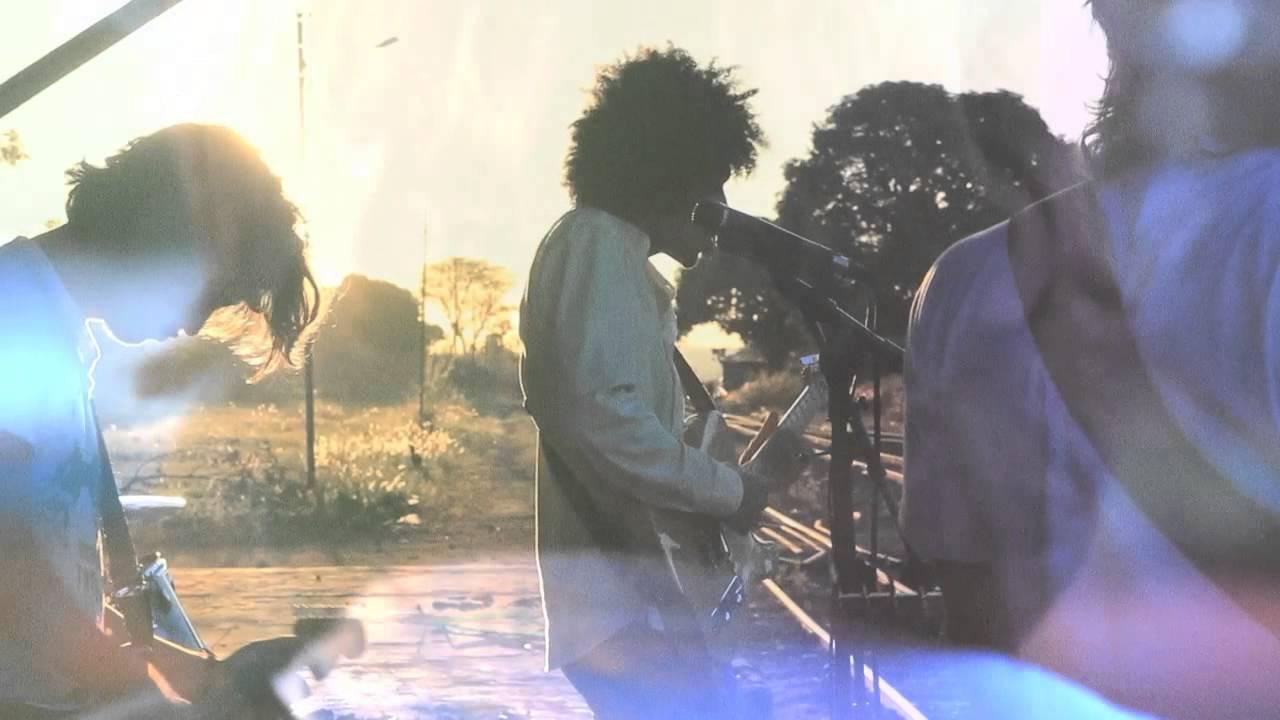  - Boogarins