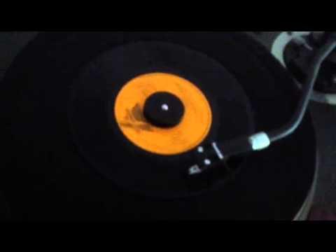 Honneur A la Juventus de Sainte Anne ! - Orchestre Les Guitars Boys