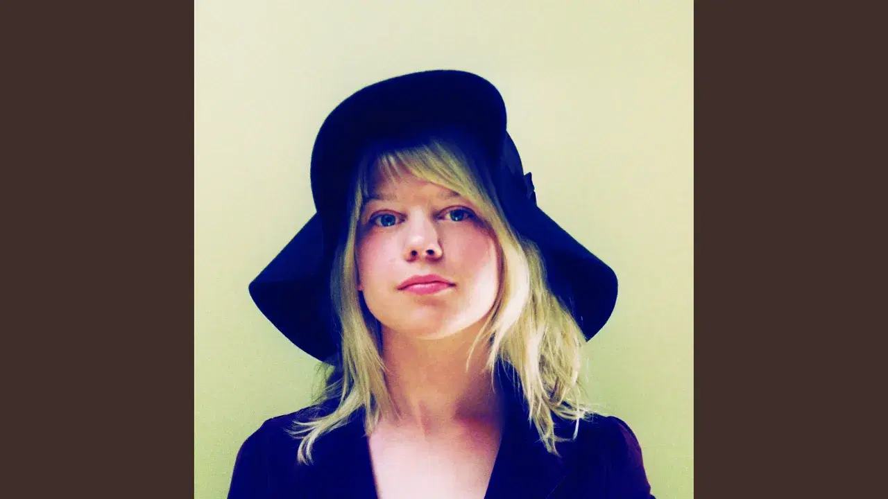 The Bonfire #23 - Basia Bulat