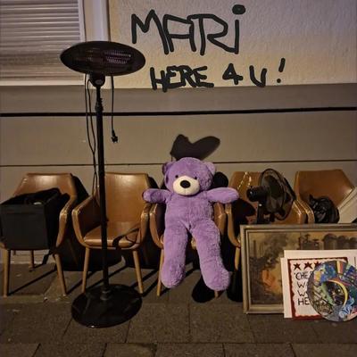  - Mari.