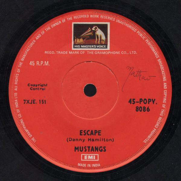 Escape / Gonks Go Beat - Mustangs