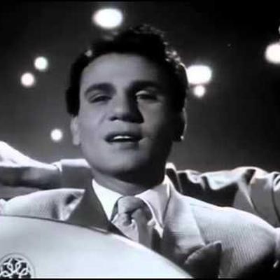  يعزف عبد الحليم حافظ الحلو حياتي  - Omar El Shariyi