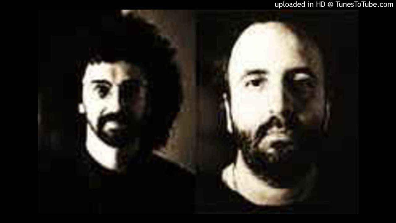 Water Messages On Desert Sand - Roberto Musci & Giovanni Venosta